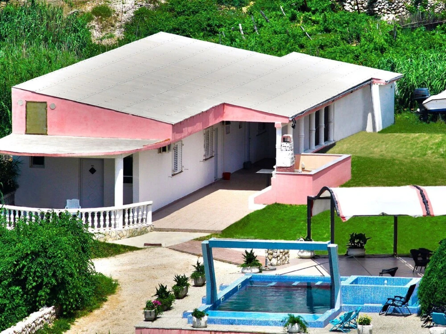 Tranquil Holiday Home in Metajna With Balcony