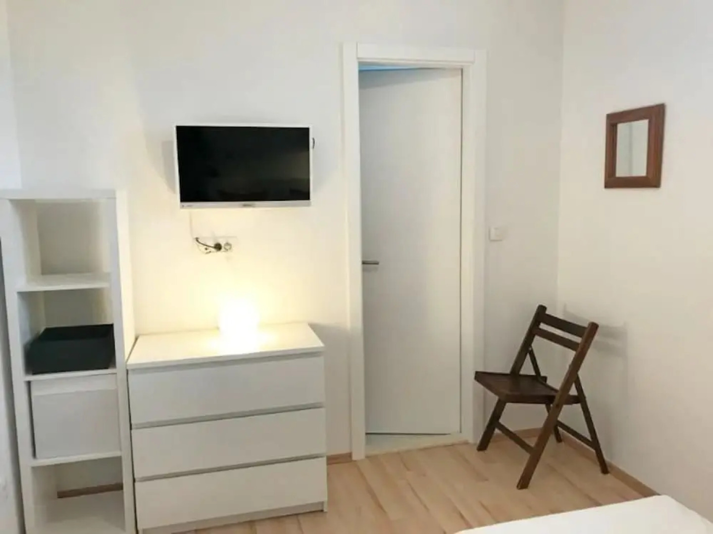 Apartments and Rooms Mladenka