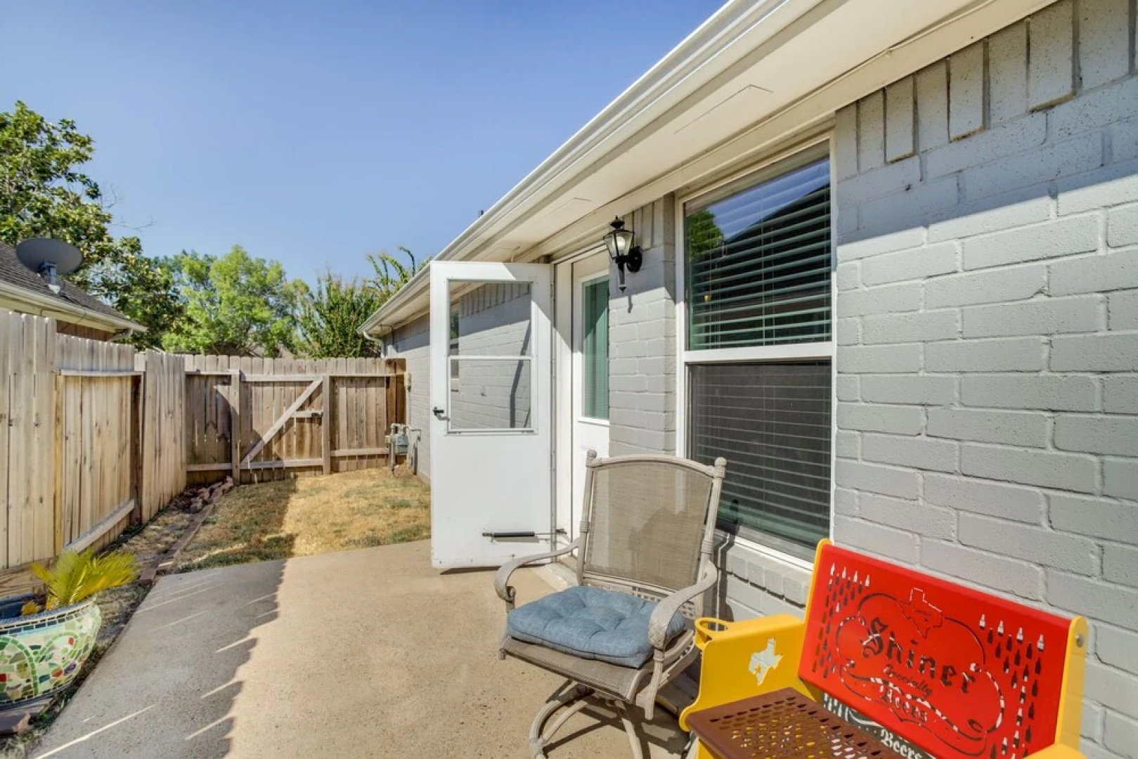 Pet-friendly Spring Home - 4 Mi to Six Flags!