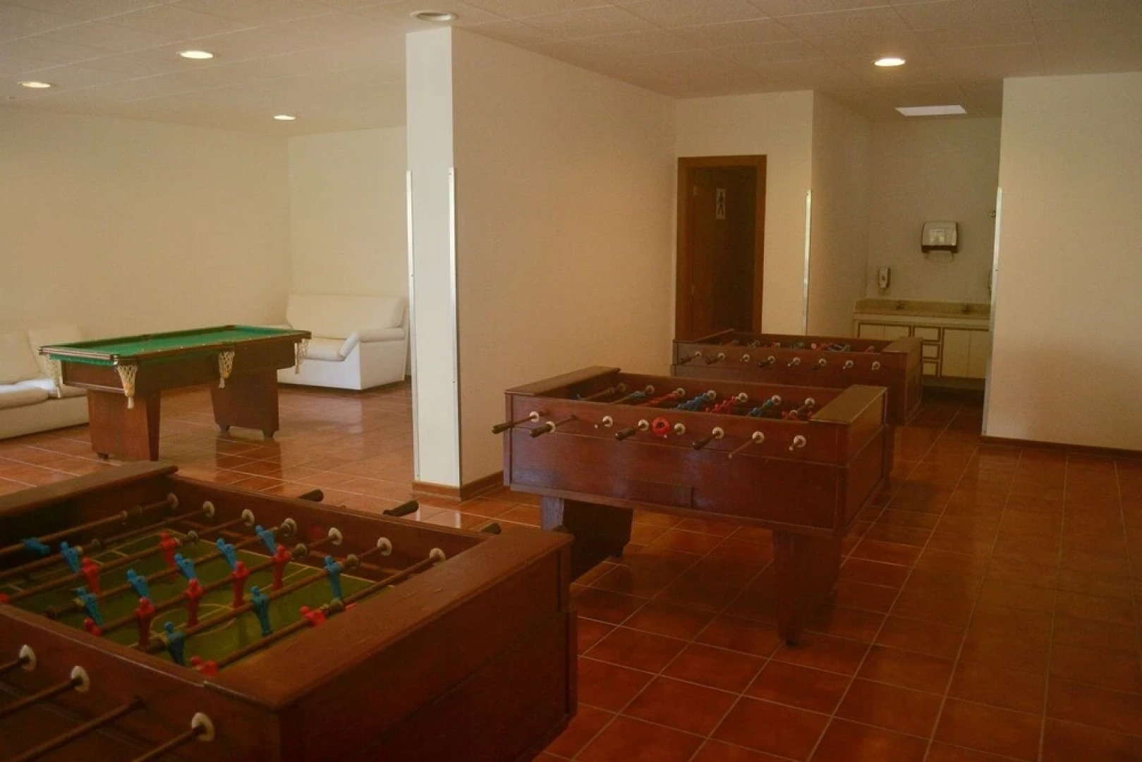 150m da praia com piscina aquecida e sauna