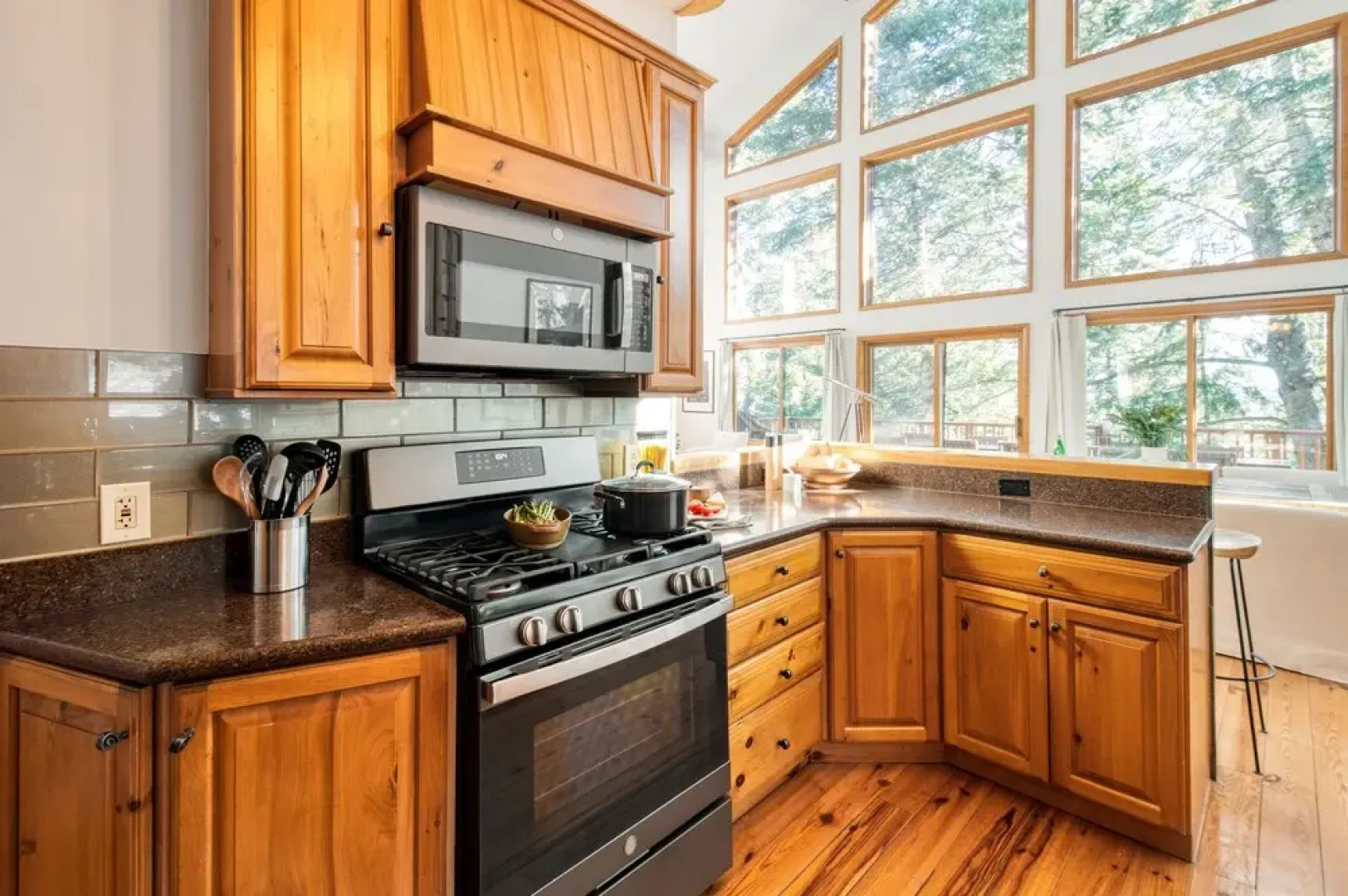 Silver Hollow by AvantStay Gorgeous Secluded Park City Home w Hot Tub and Pine Tree Views