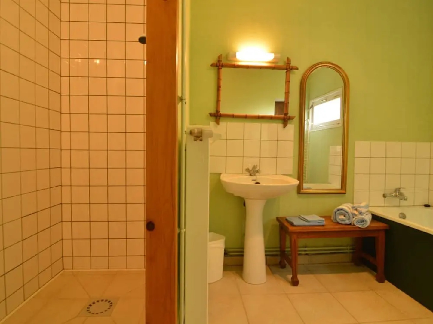 Well-maintained Farmhouse With Large Garden, Just 15 Minutes From the sea