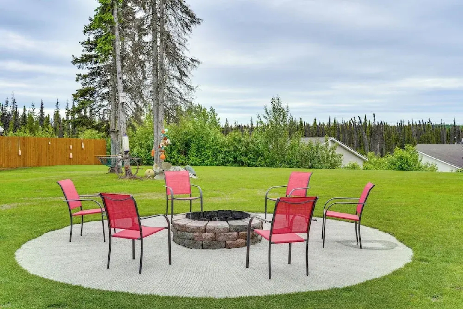 Soldotna Home w/ Yard, Walk to Kenai River!