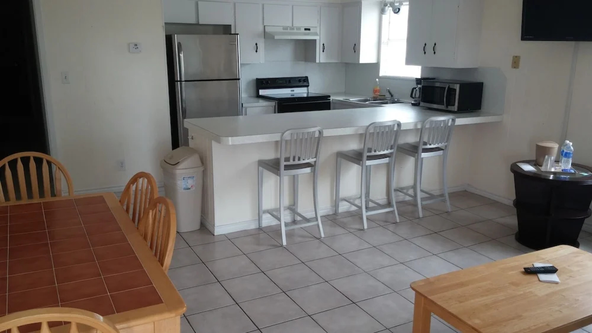 Upper Deck Hotel and Bar - Adults Only