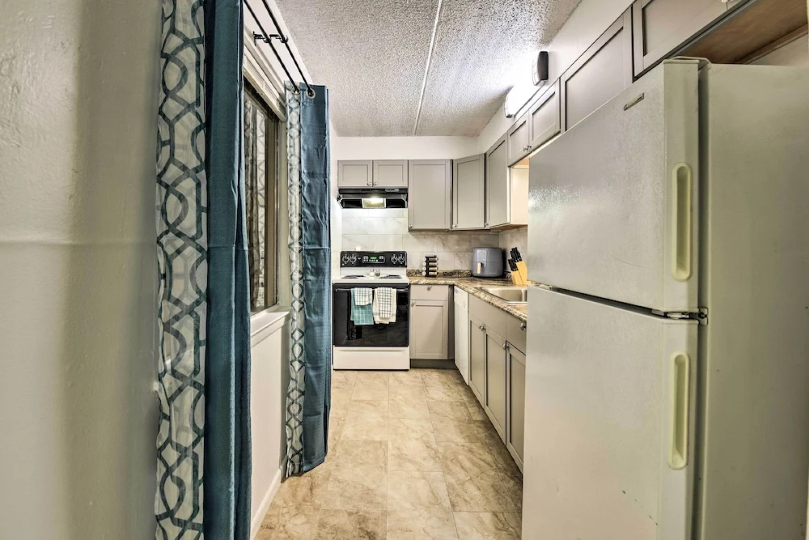 Waterfront Mary Esther Condo w/ Kayaks!