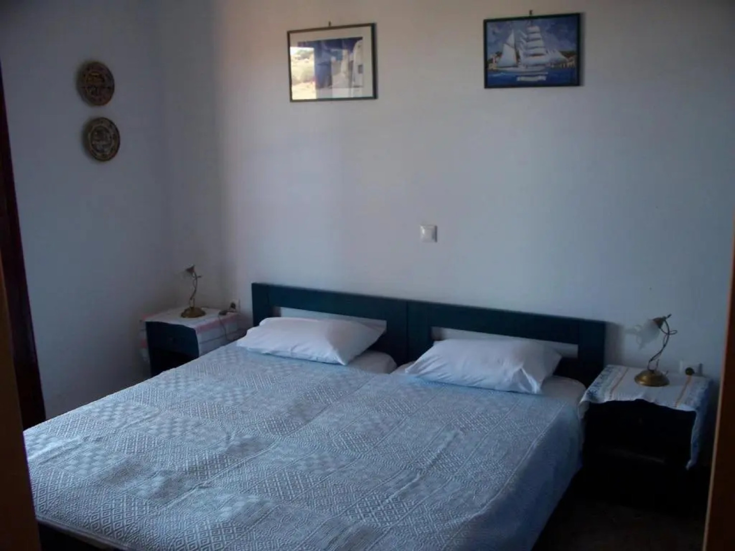 LALAROUS Studios & Apartments