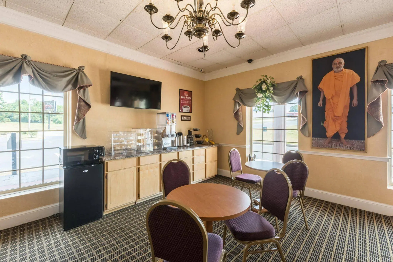 Econo Lodge Inn & Suites