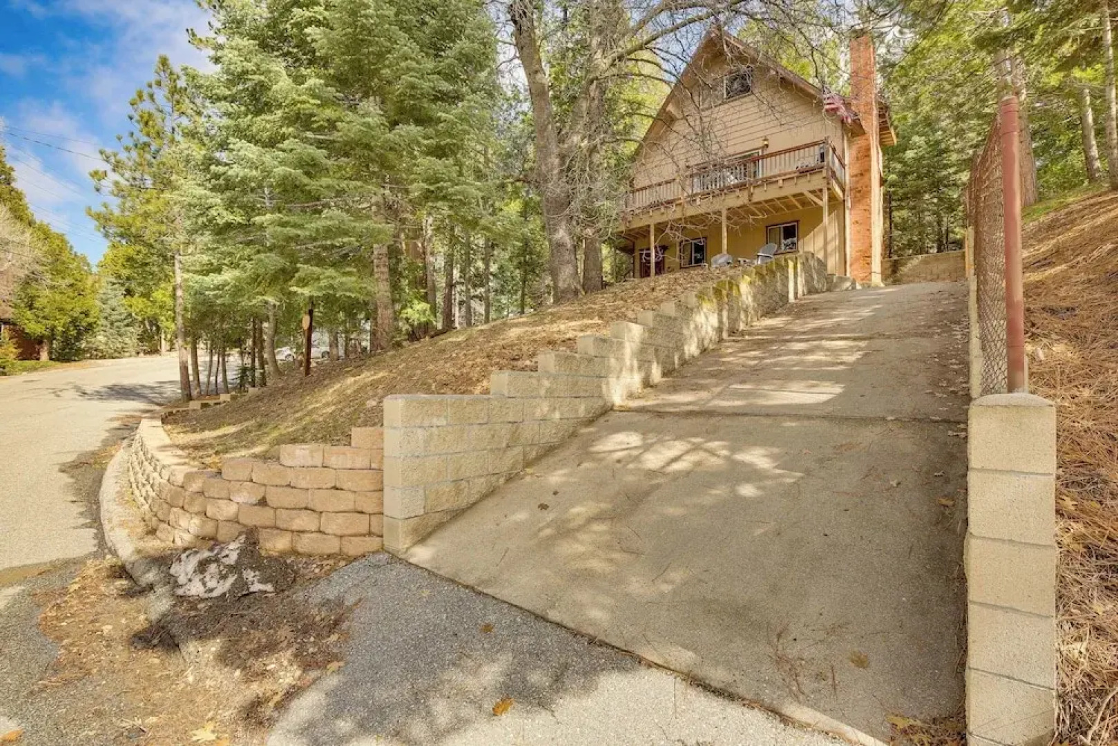 Woodsy Lake Arrowhead Cabin w/ Fire Pit Table