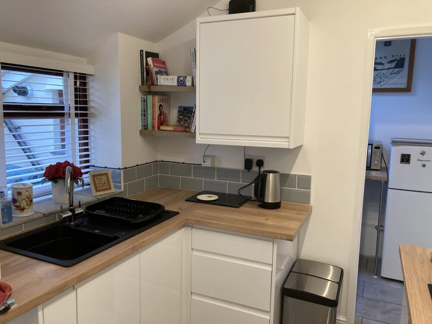 Immaculate 1 Bedroom Cottage sea View From Bedroom