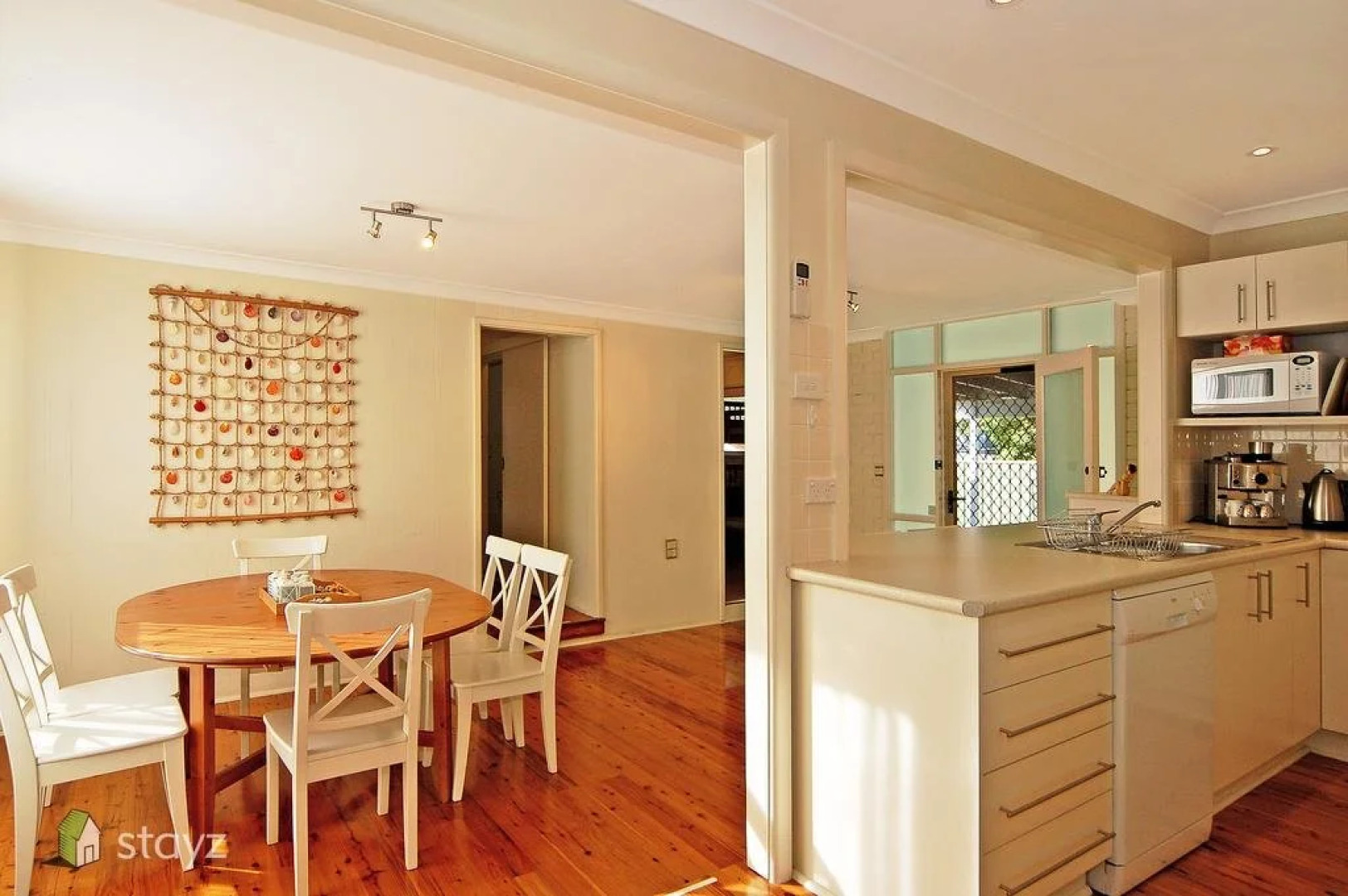 Hayes Beach House, Jervis Bay - Pet Friendly Award Winner - Fireplace