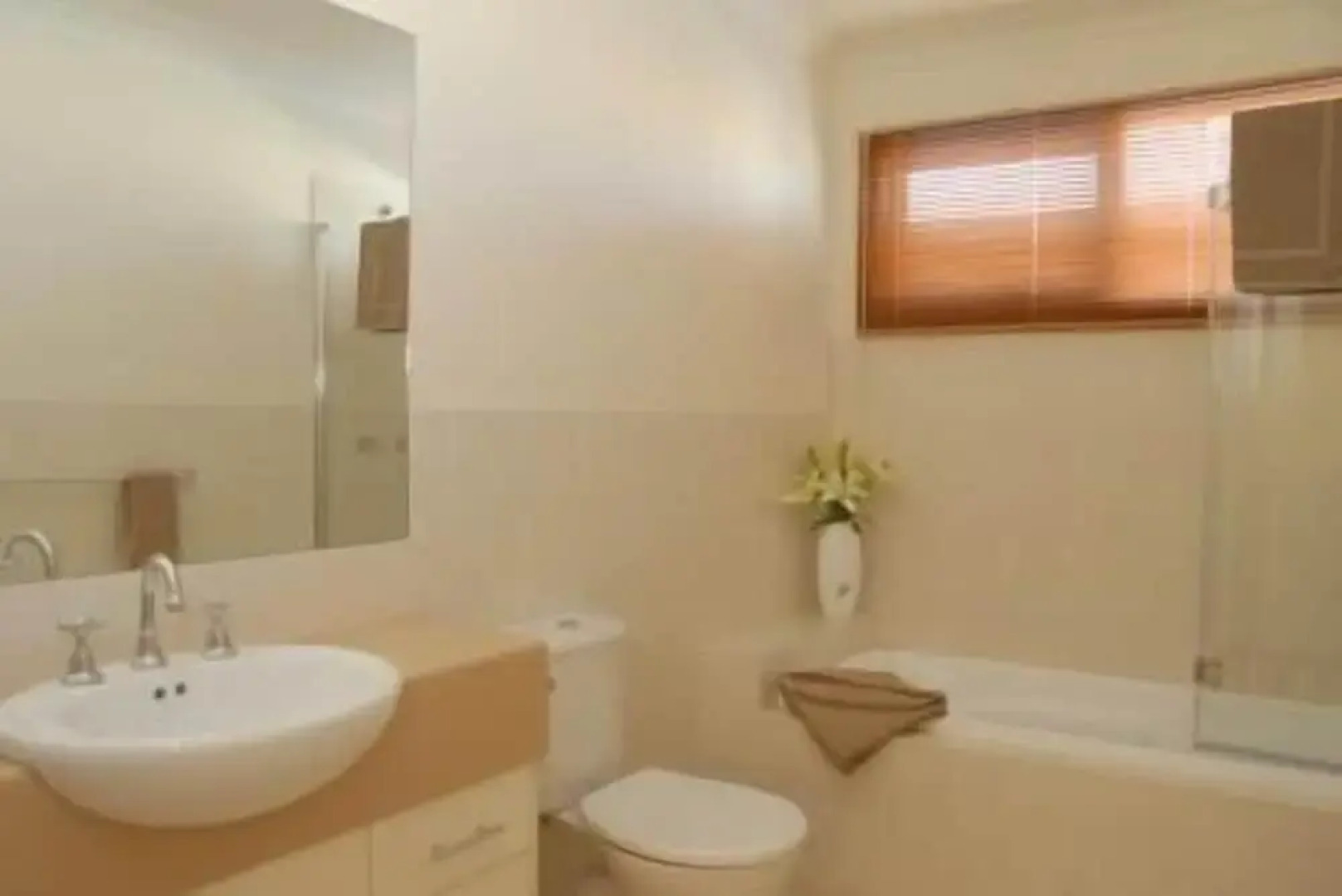 The Lakes Apartments