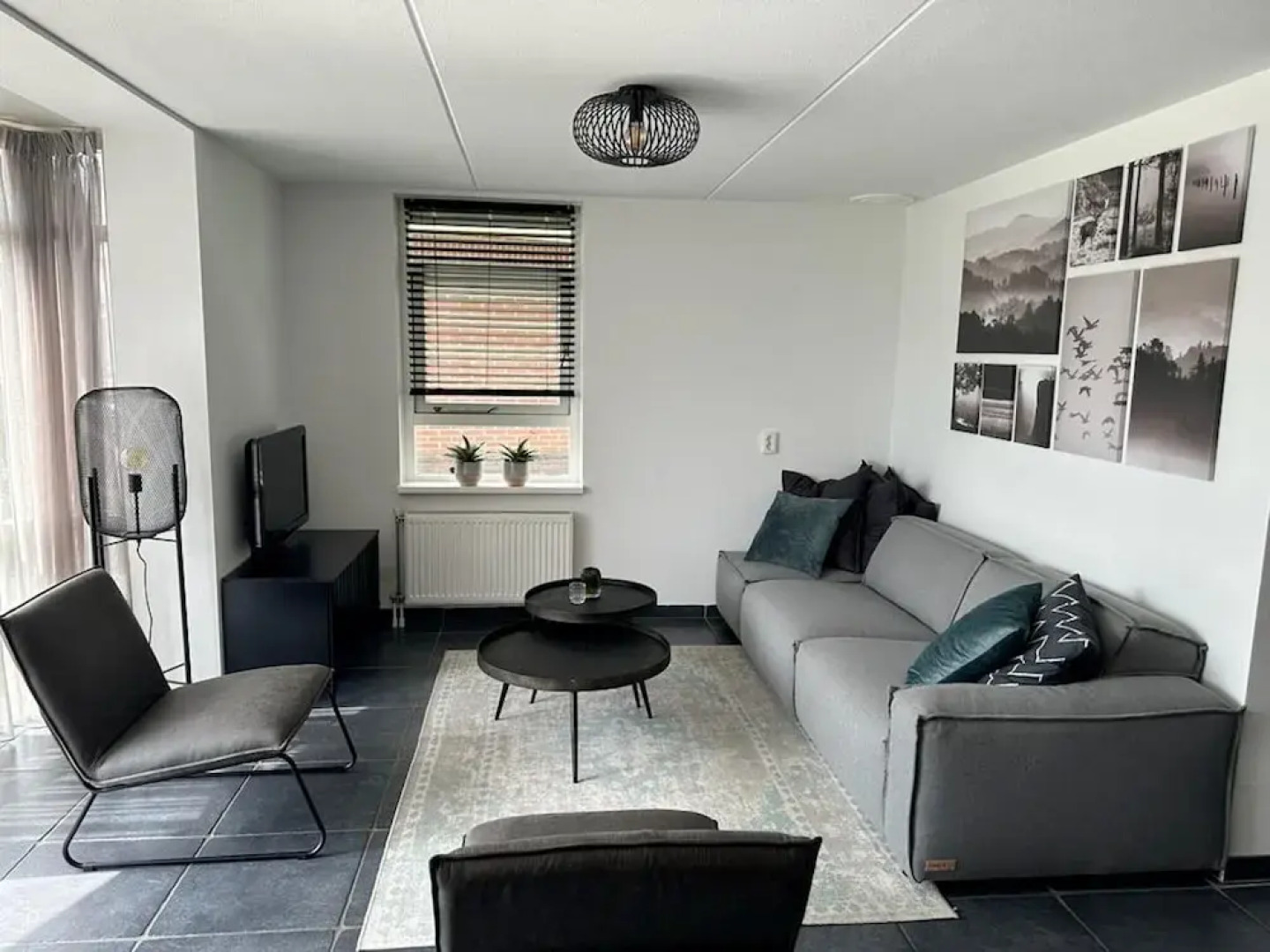 Spectacular Villa by the Lake