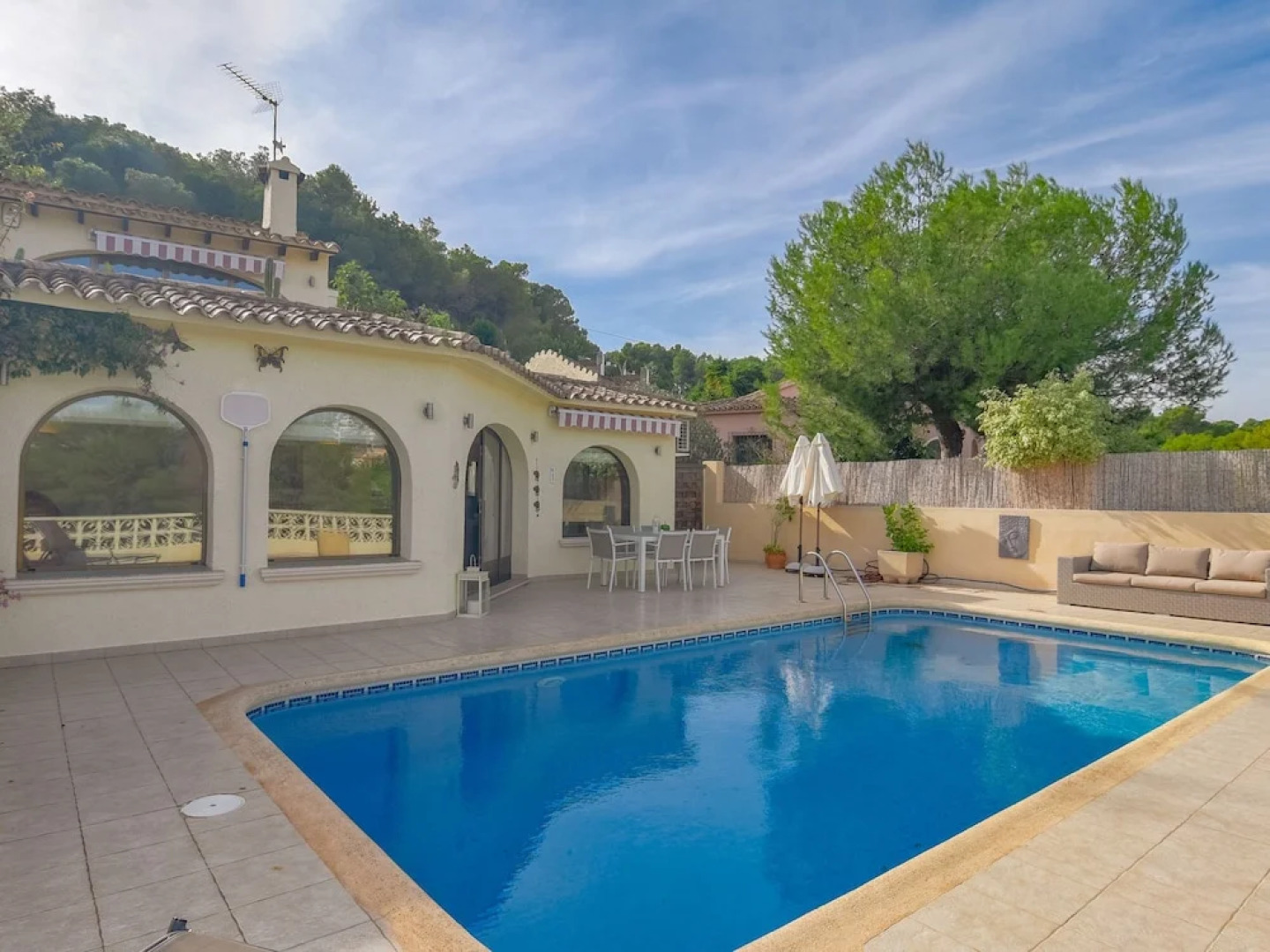 Beautiful 8-person Villa in Moraira, Near Centre, sea and Beach, Very Nicely Furnished