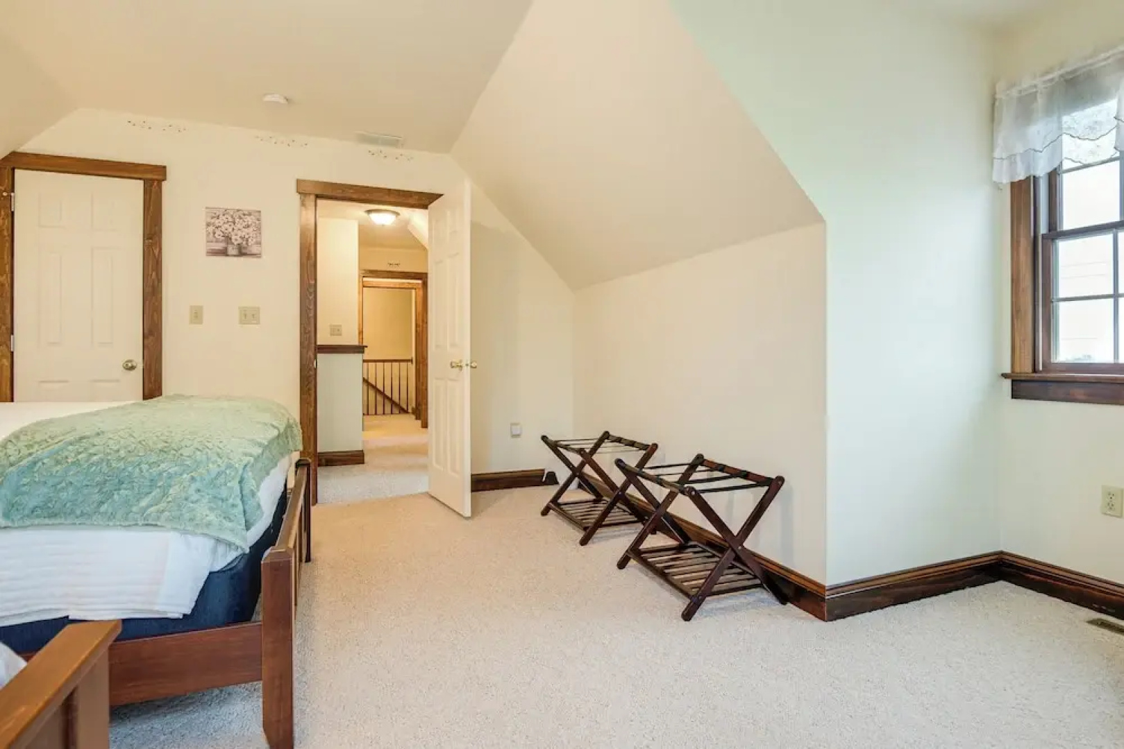4 Mi to the Amish Village: Spacious Home w/ Deck!