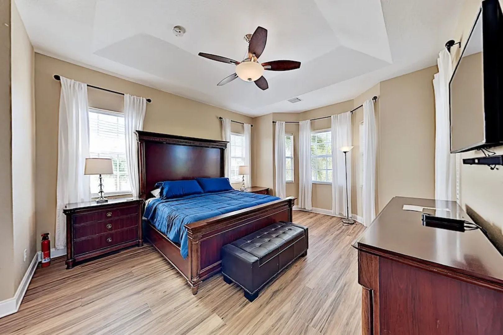 Immaculate Canal W/ Pool, Dock & Game Lounge 4 Bedroom Home