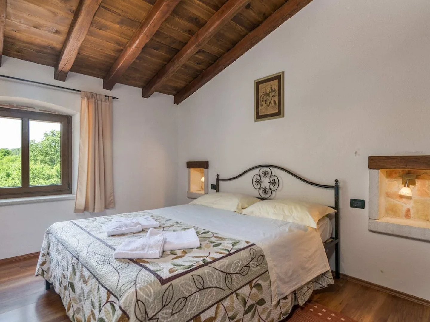 Spacious Villa in Tinjan With Pool