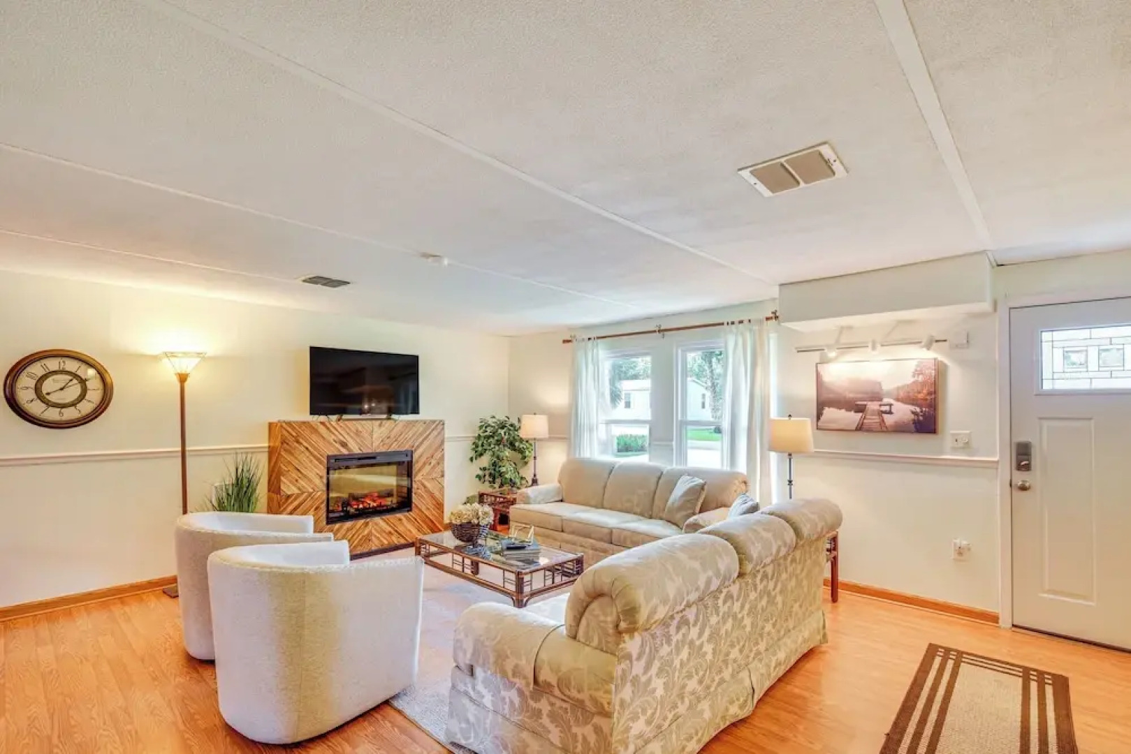 Riverside Retreat w/ Boat Dock in Sunny Astor!