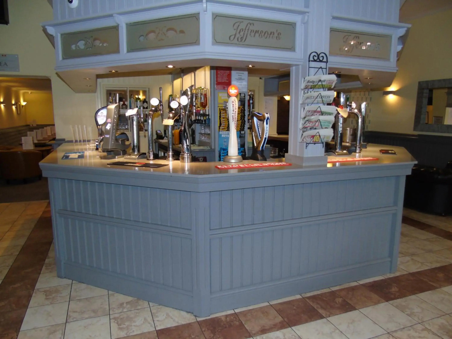 Jeffersons Hotel & Apartments