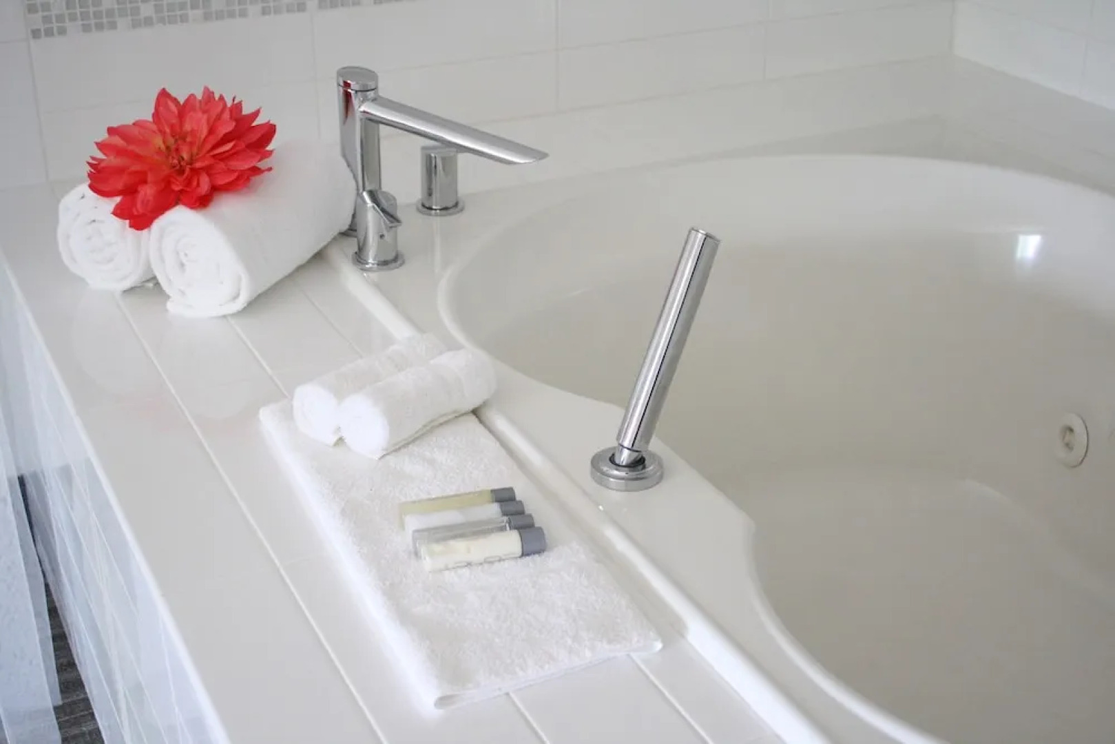 Schoenbrunn Inn & Suites