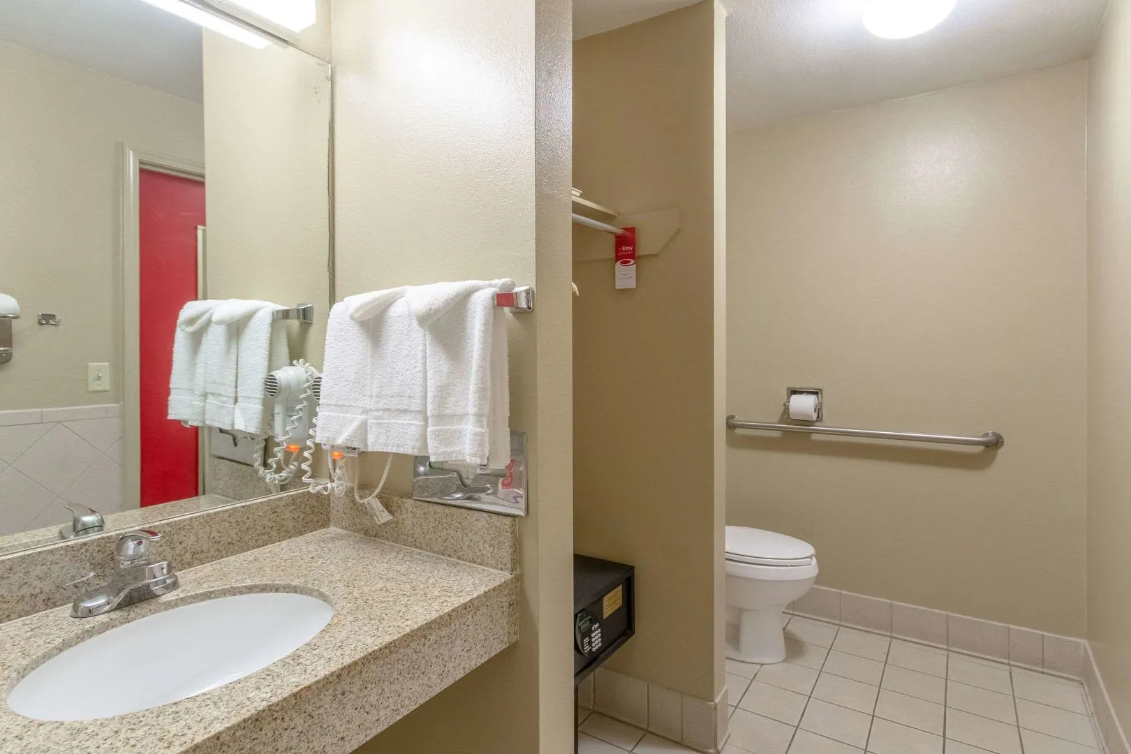 Econo Lodge Inn & Suites I-35 at Shawnee Mission