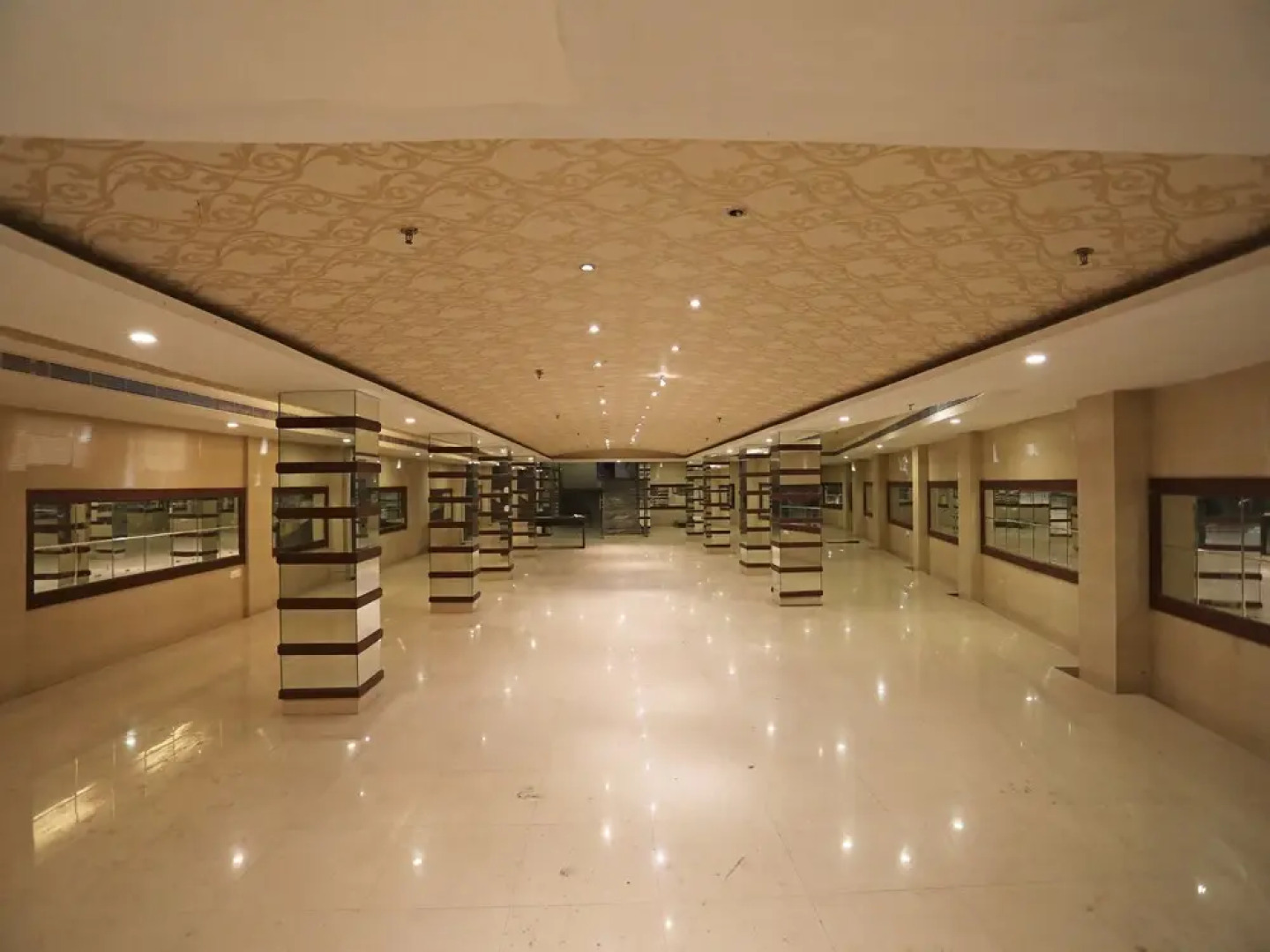 OYO 28439 Skylark Hotel