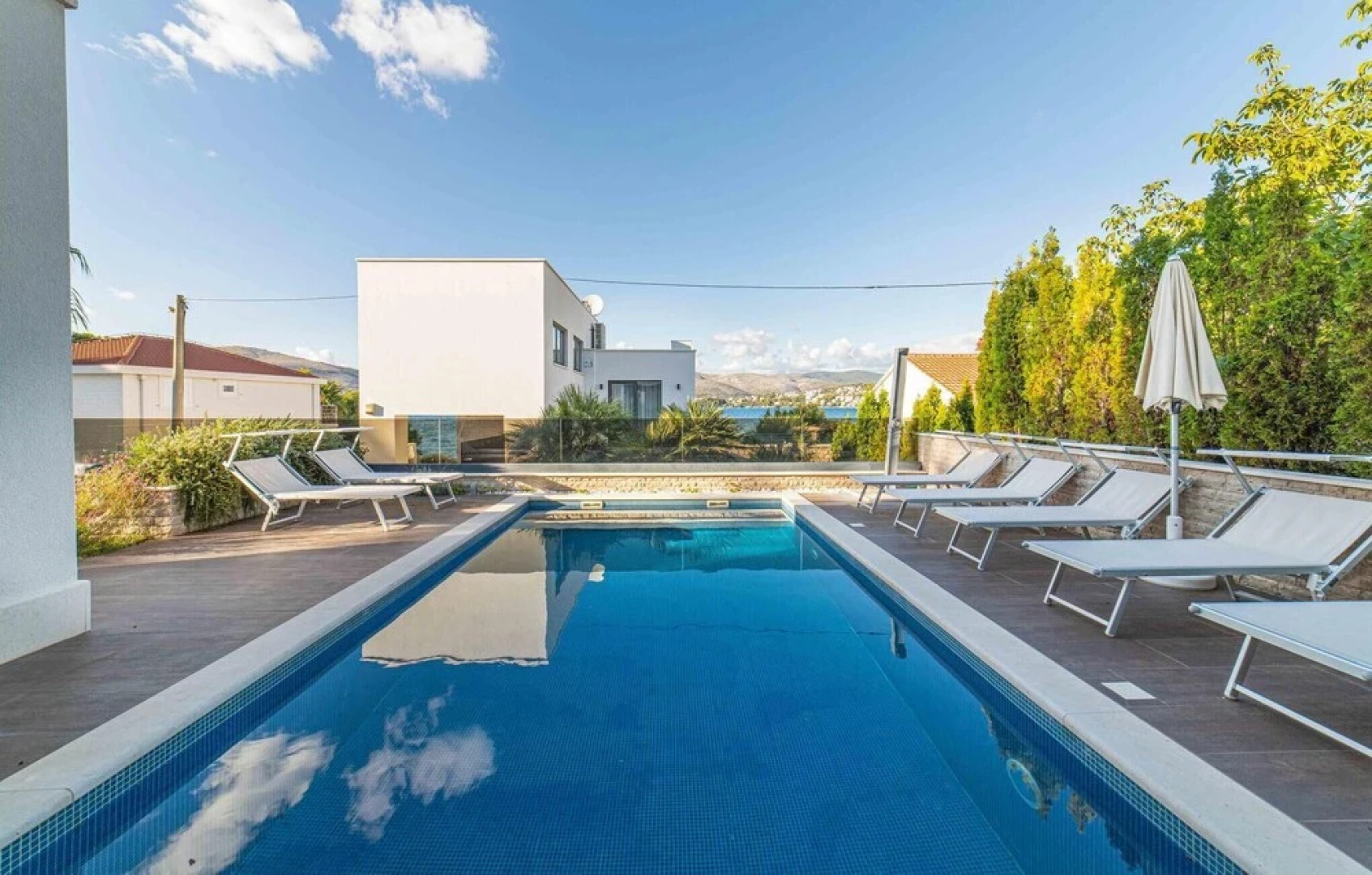 Nice Home in Okrug Gornji With Sauna, Wifi and 5 Bedrooms