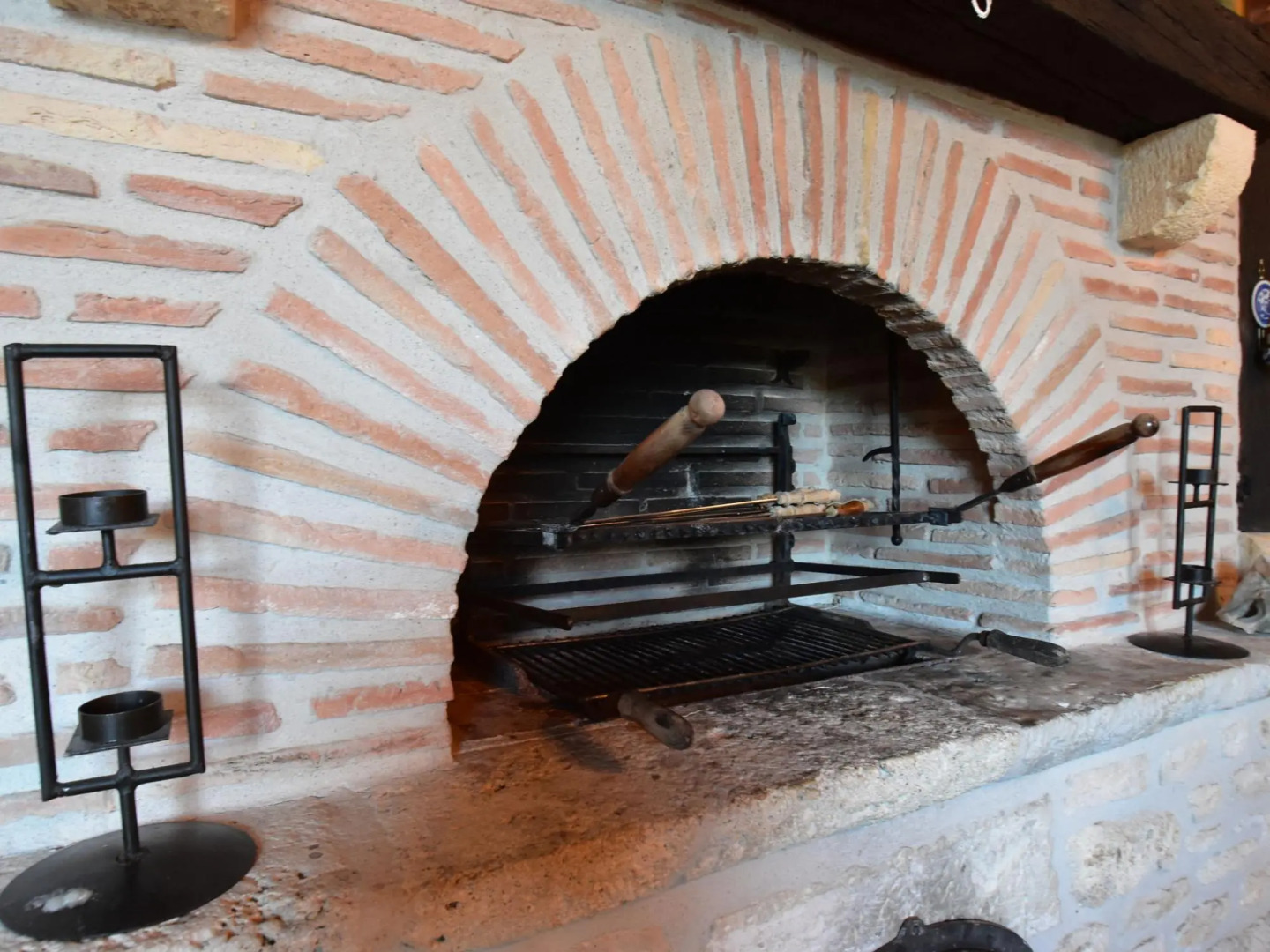 Beautiful Holiday Home with Heated Pool in Cazals France