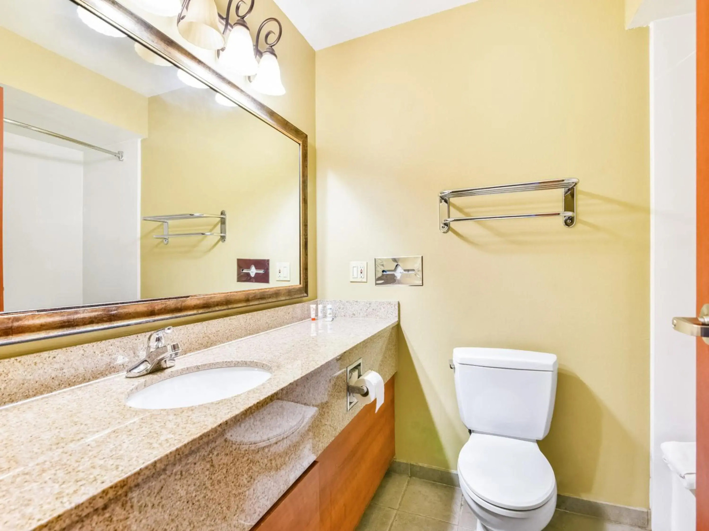 OYO Townhouse Oklahoma City Airport