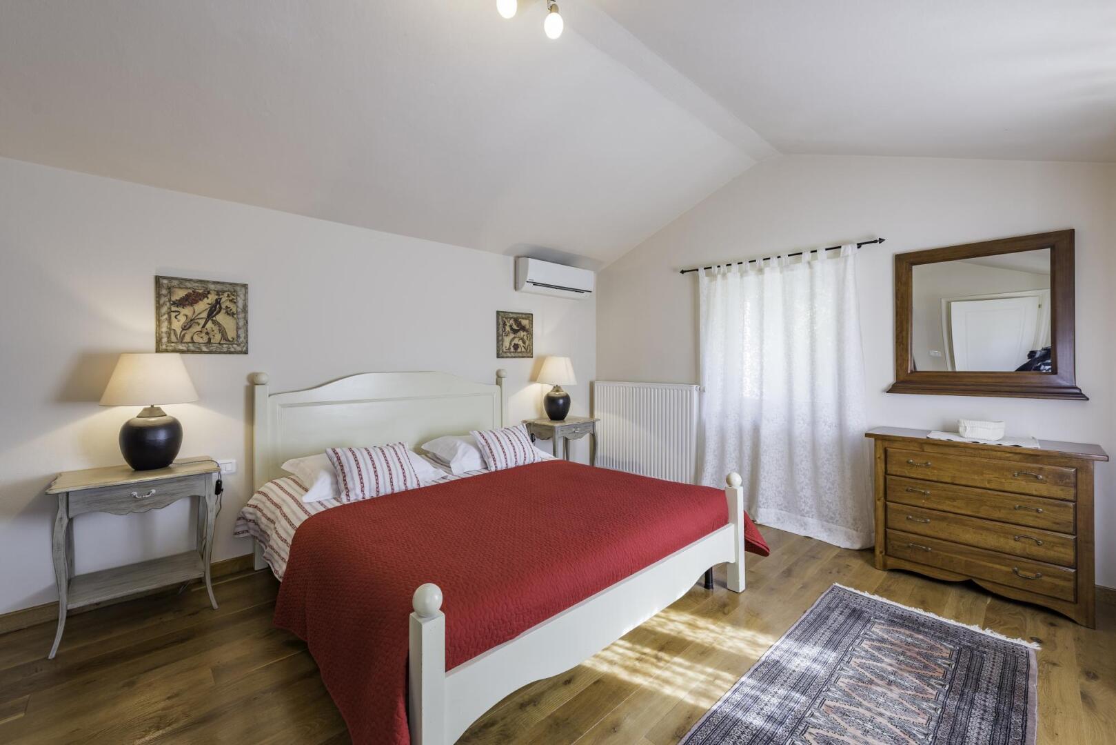 Lipa in Krnica with 4 bedrooms and 3 bathrooms