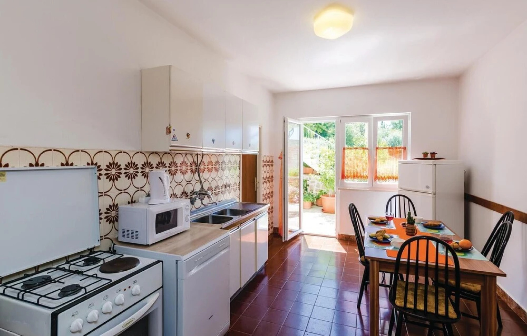 Awesome Home in Brsecine With Wifi and 3 Bedrooms