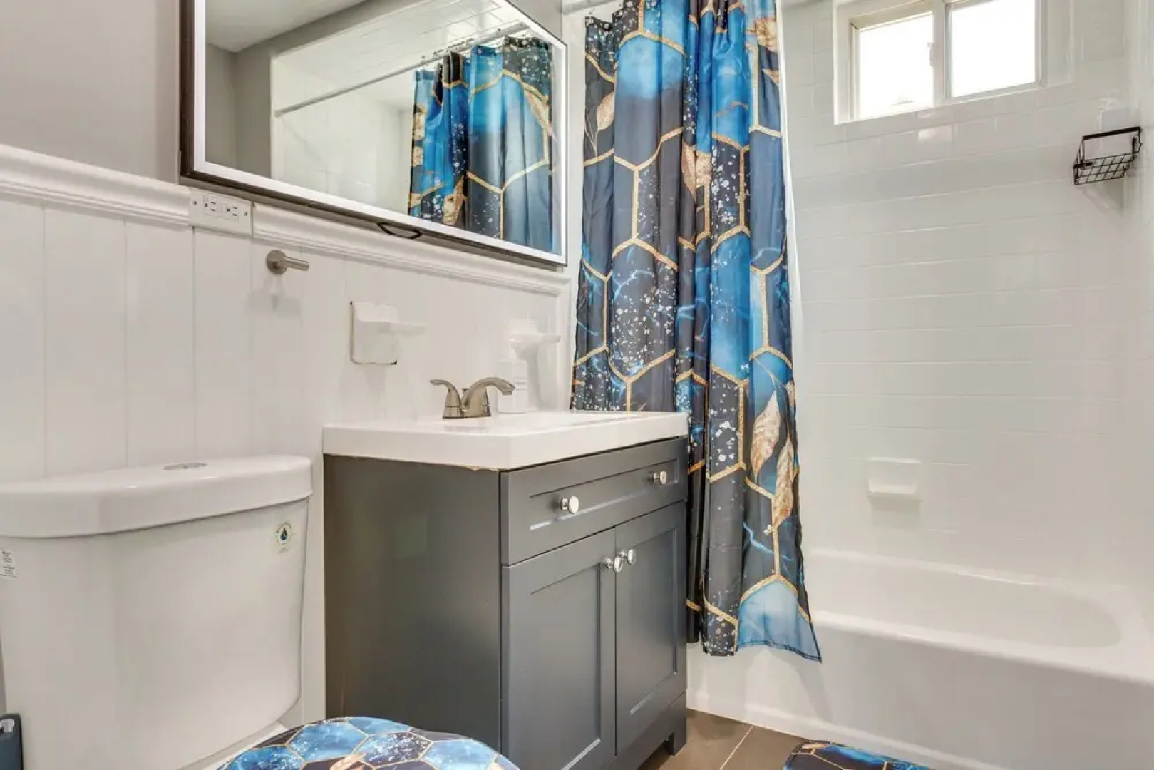 Convenient Elizabeth Apartment w/ Private Balcony!