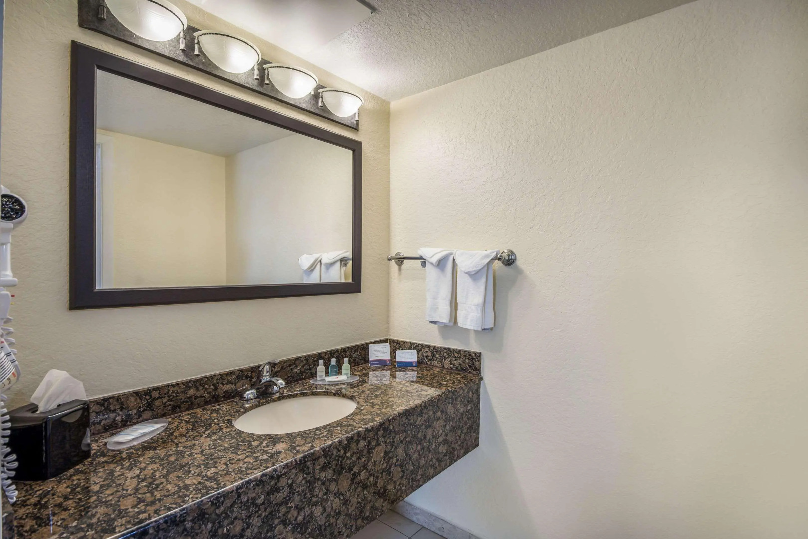Clarion Inn & Suites Central Clearwater Beach