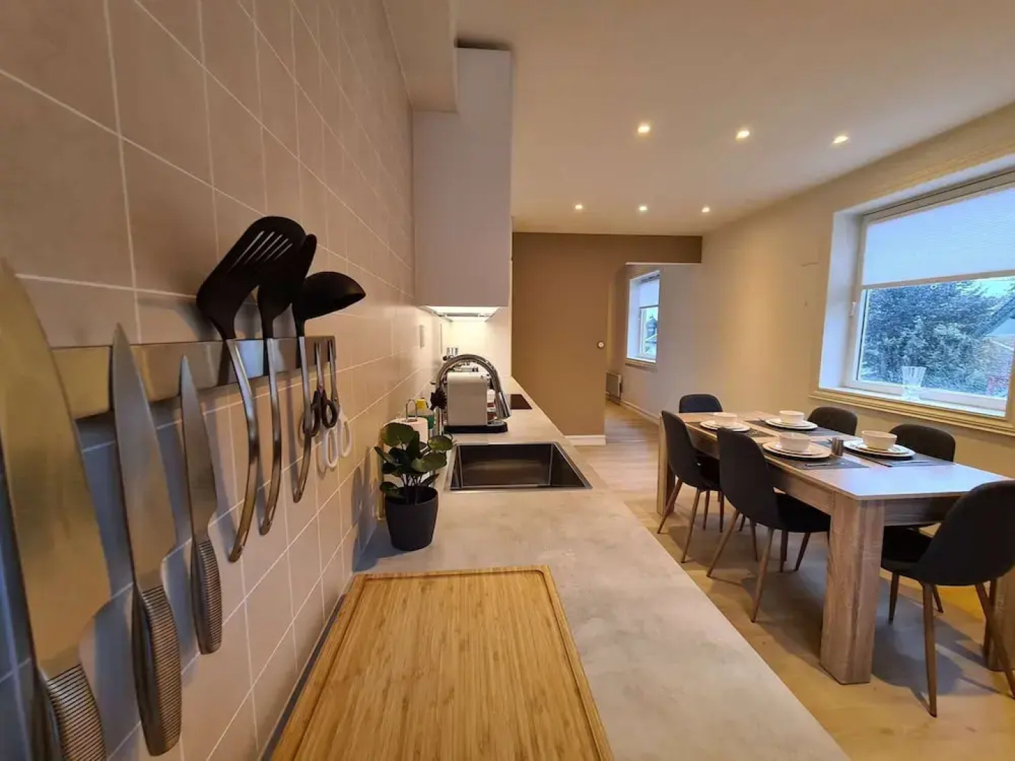 Spacious And Modern 3-bedroom Near Center, Free Parking