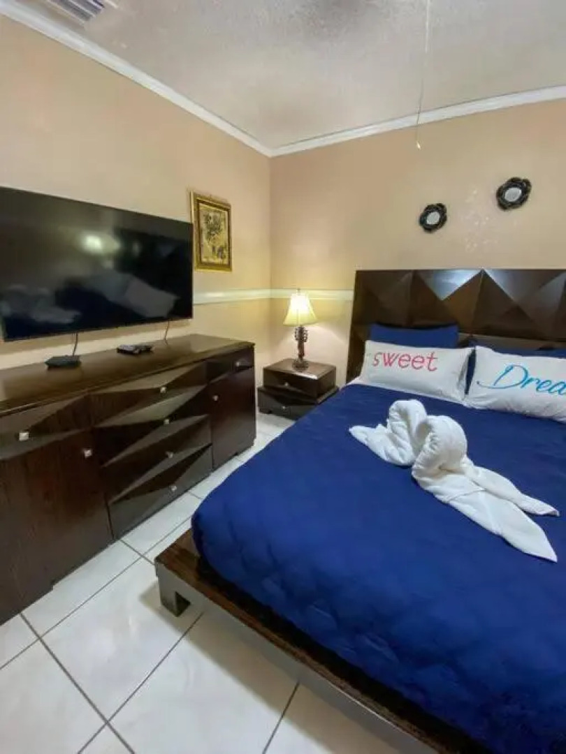 Your Cozy Spacious home with Heated Pool