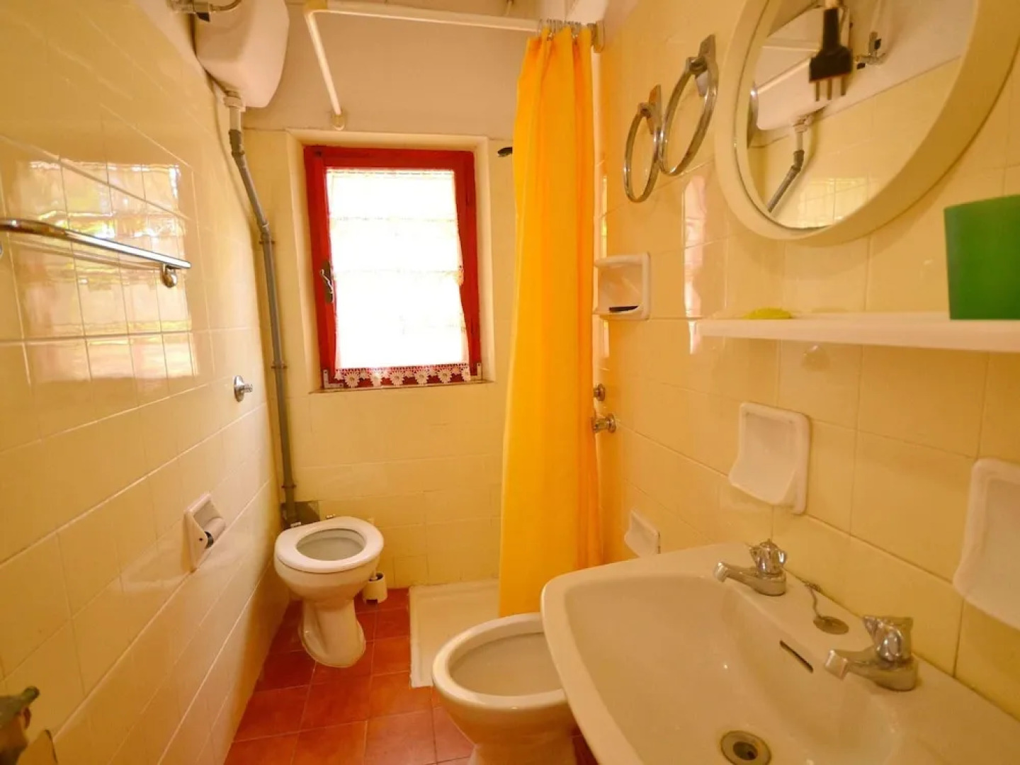 Spacious Home With Shared Pool