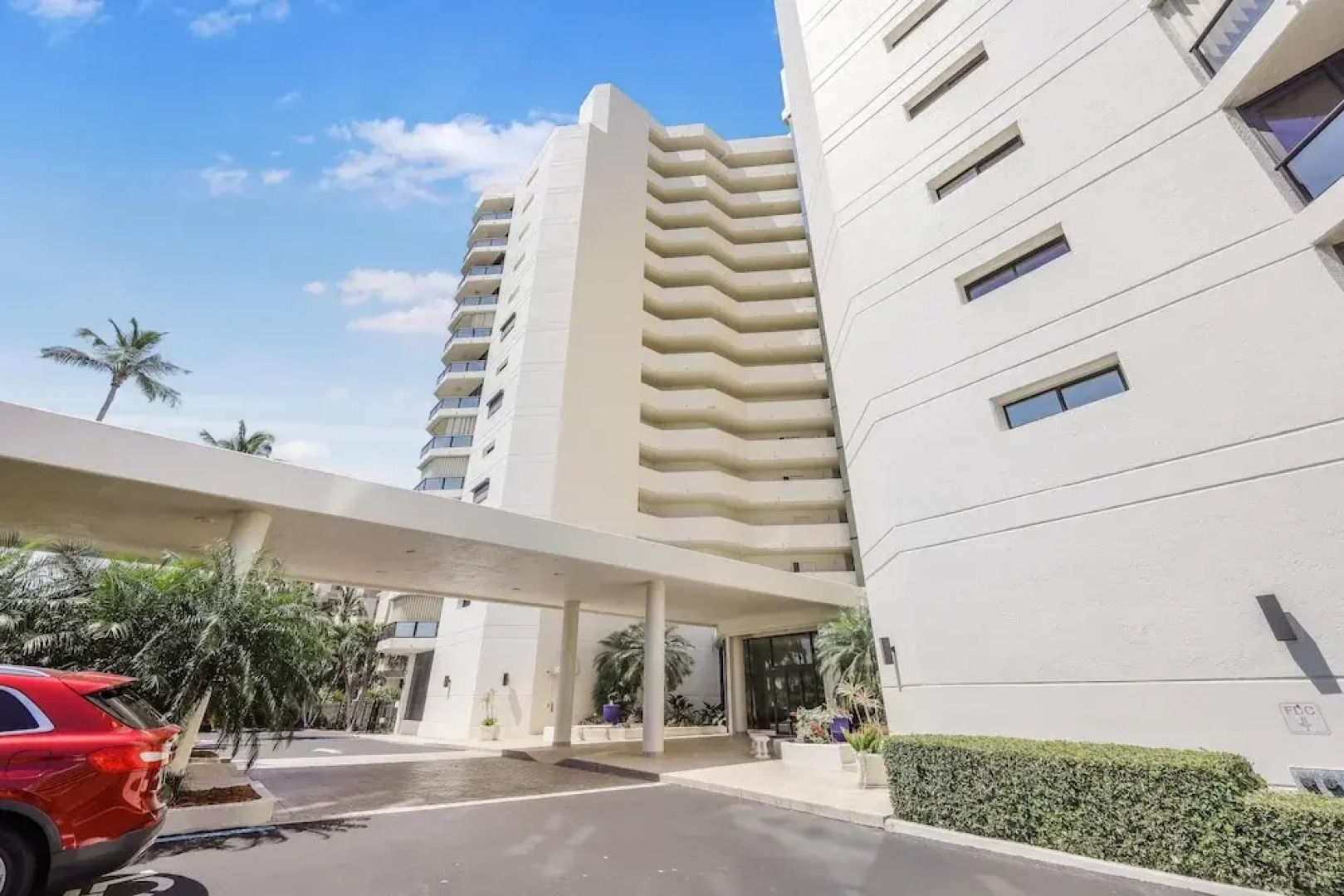 Cozy Beachfront Getaway With Pool and spa