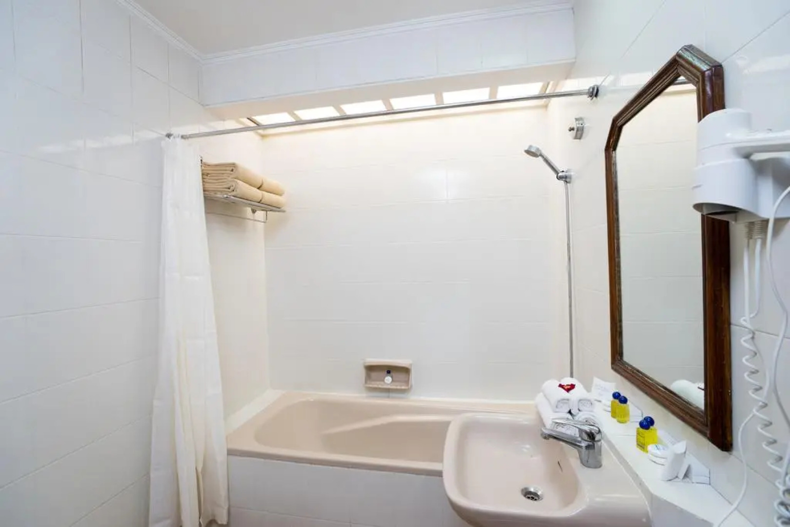 Royal Hotel and Villa Batu