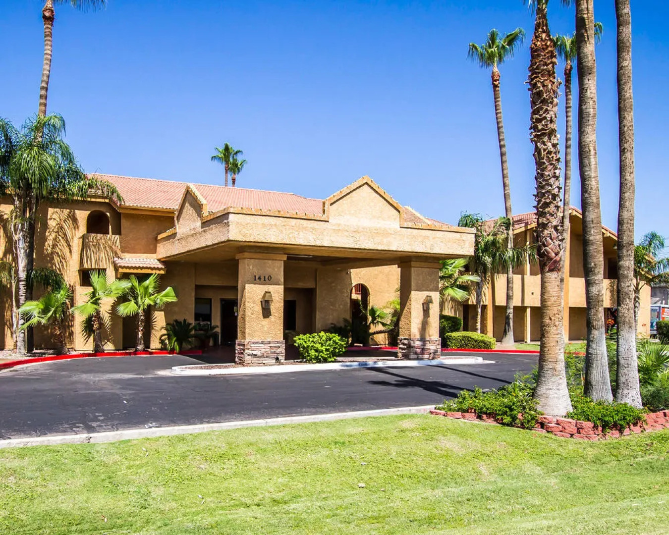 American Inn and Suites