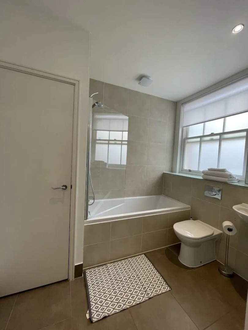 Luxurious Private One Bedroom Apartment