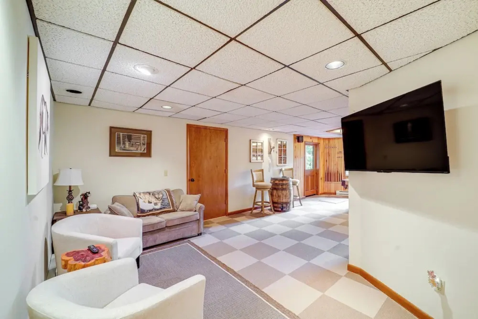 1 Mi to Otter Falls: Mtn-view Gem w/ Deck