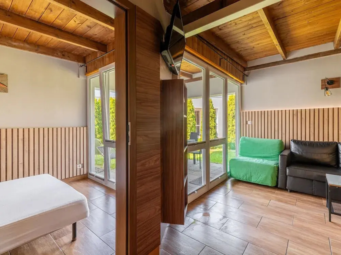 Holiday Homes With Pool, Close to the Beach