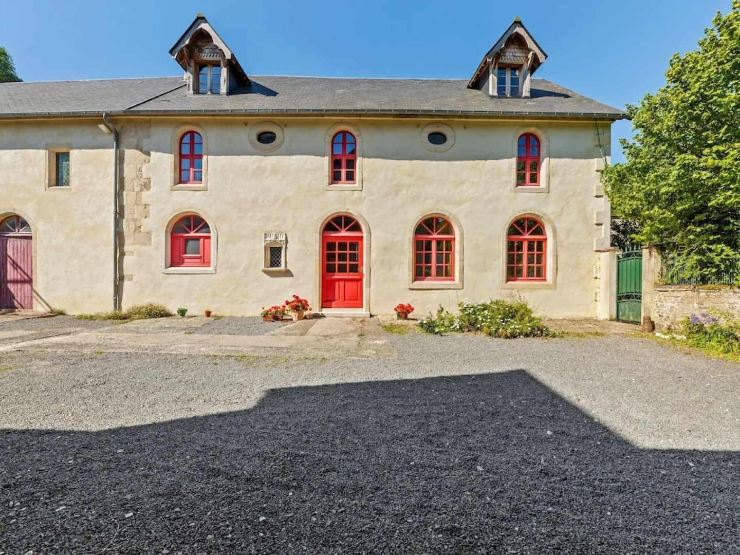 Holiday Home in Le Manoir With Jacuzzi in Summer