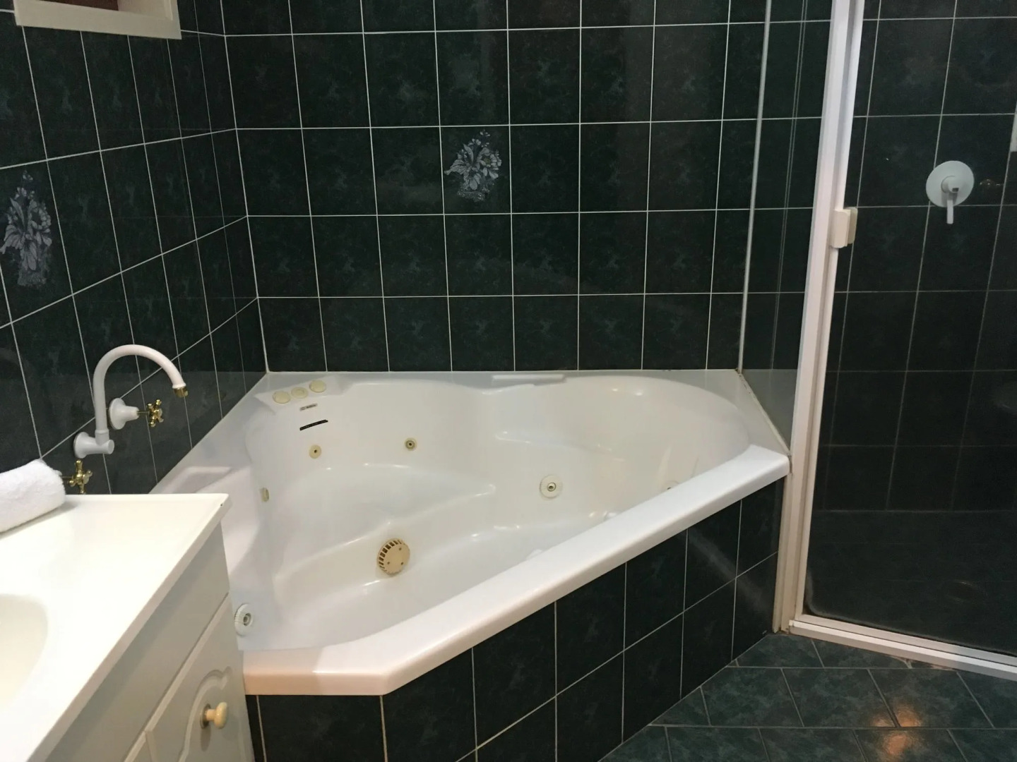 Best Western Ambassador Motor Inn & Apartments