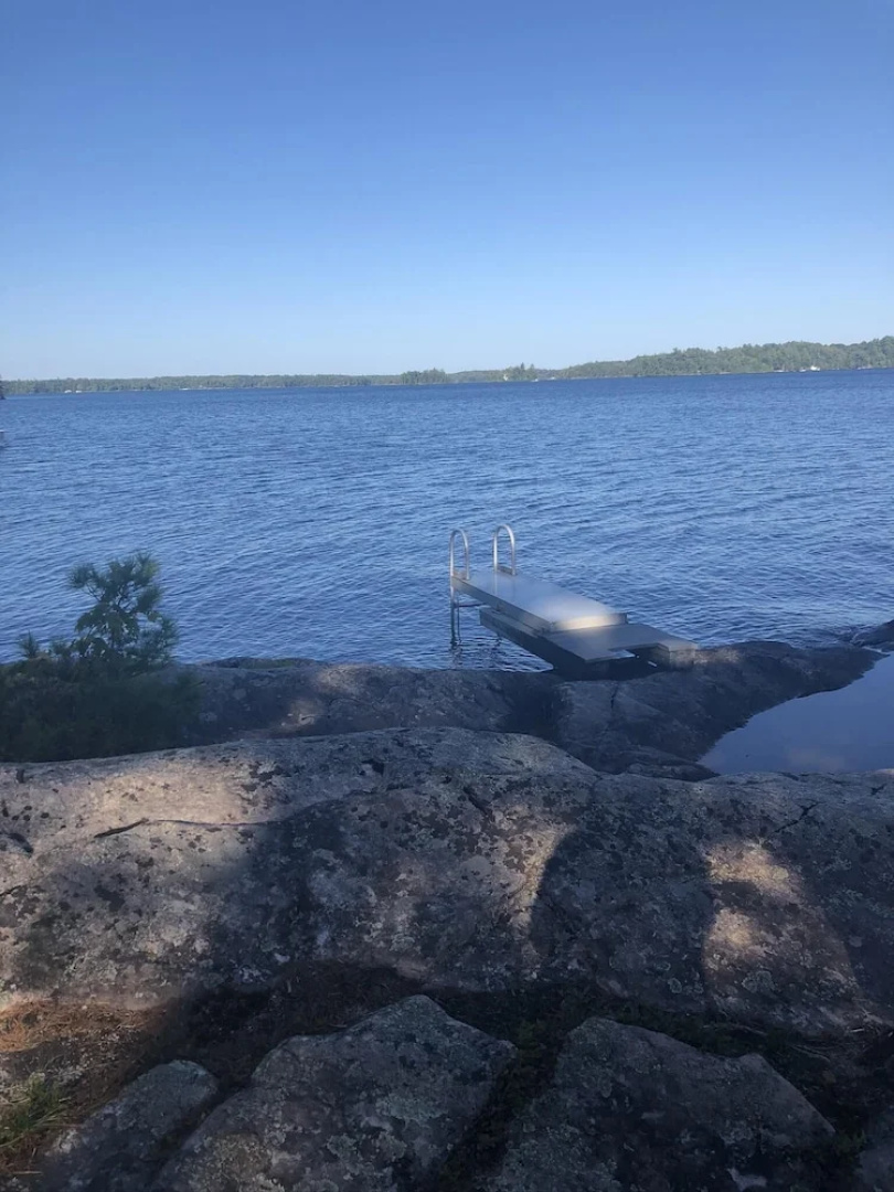 Blueberry Point A Classic Lake Joseph family cottage on a 900 ft peninsula
