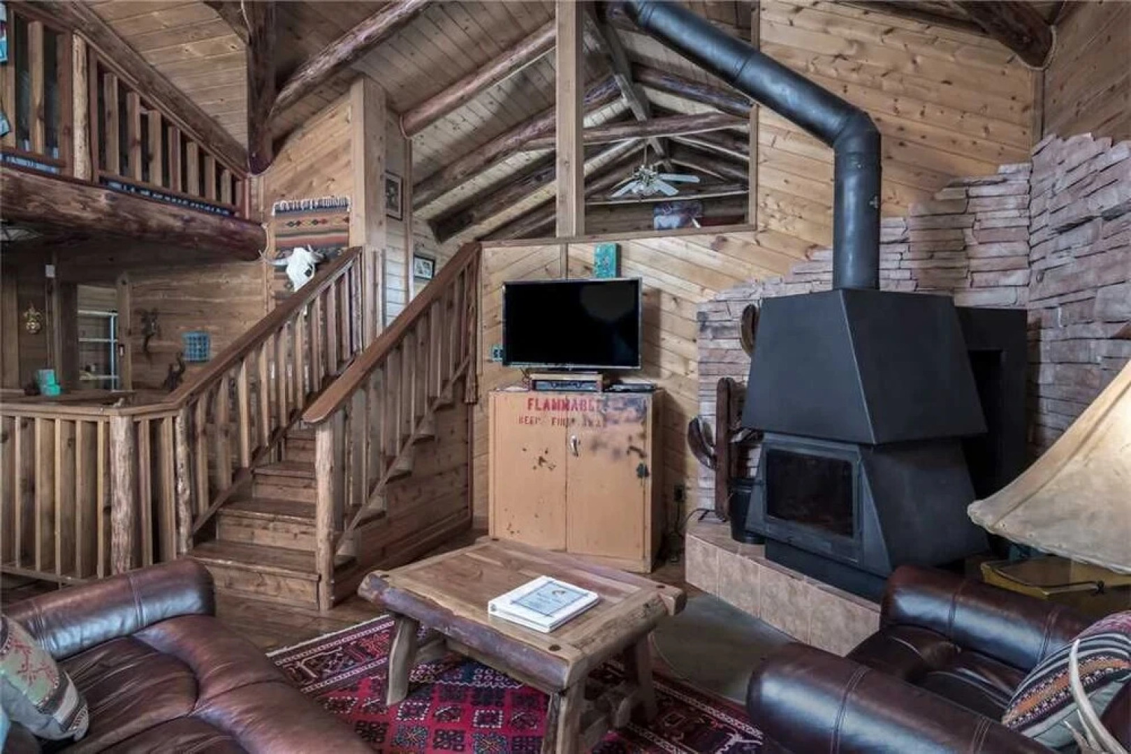 Buena Vida - Three Bedroom Cabin with Hot Tub