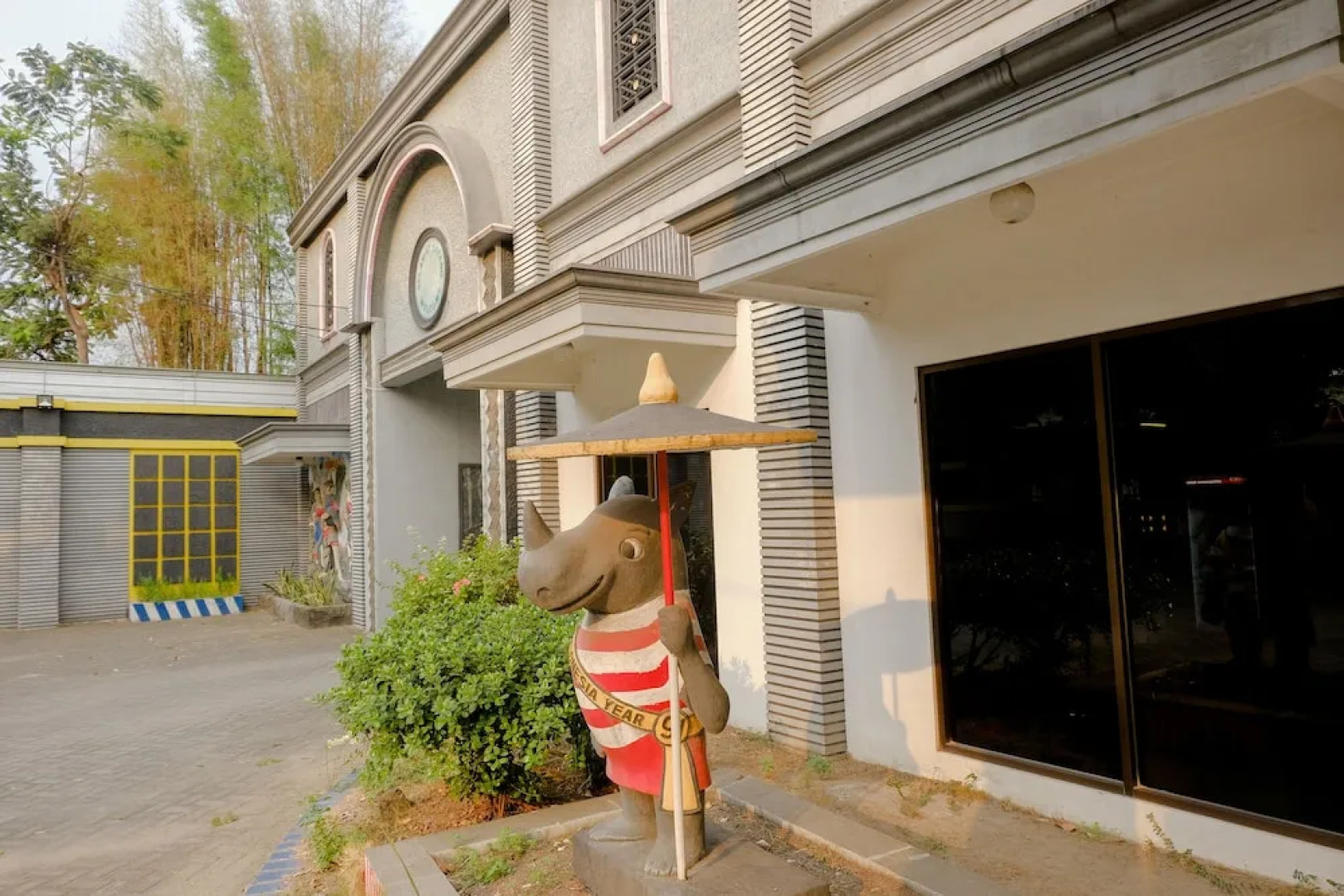 Hotel Dewi by OYO Rooms