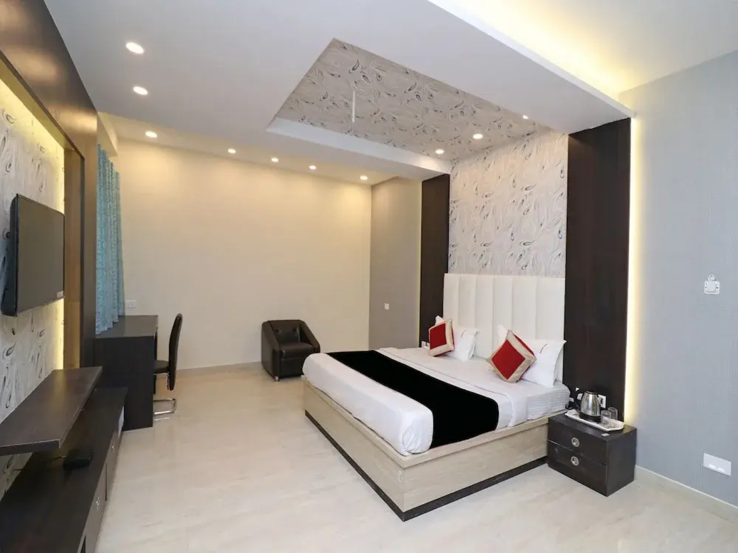 Capital O 19916 The Grand Tilak