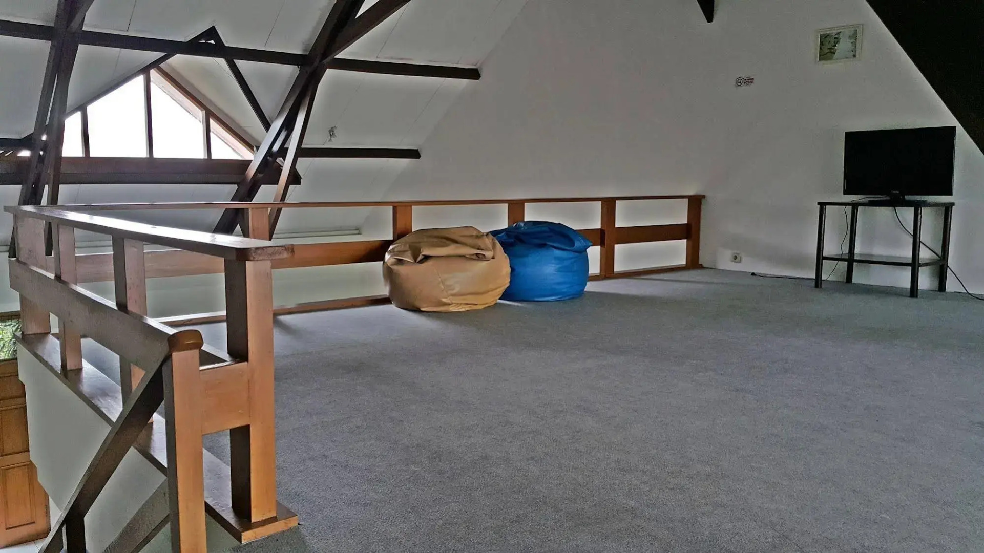 Vila Bunga Merah Gelatik