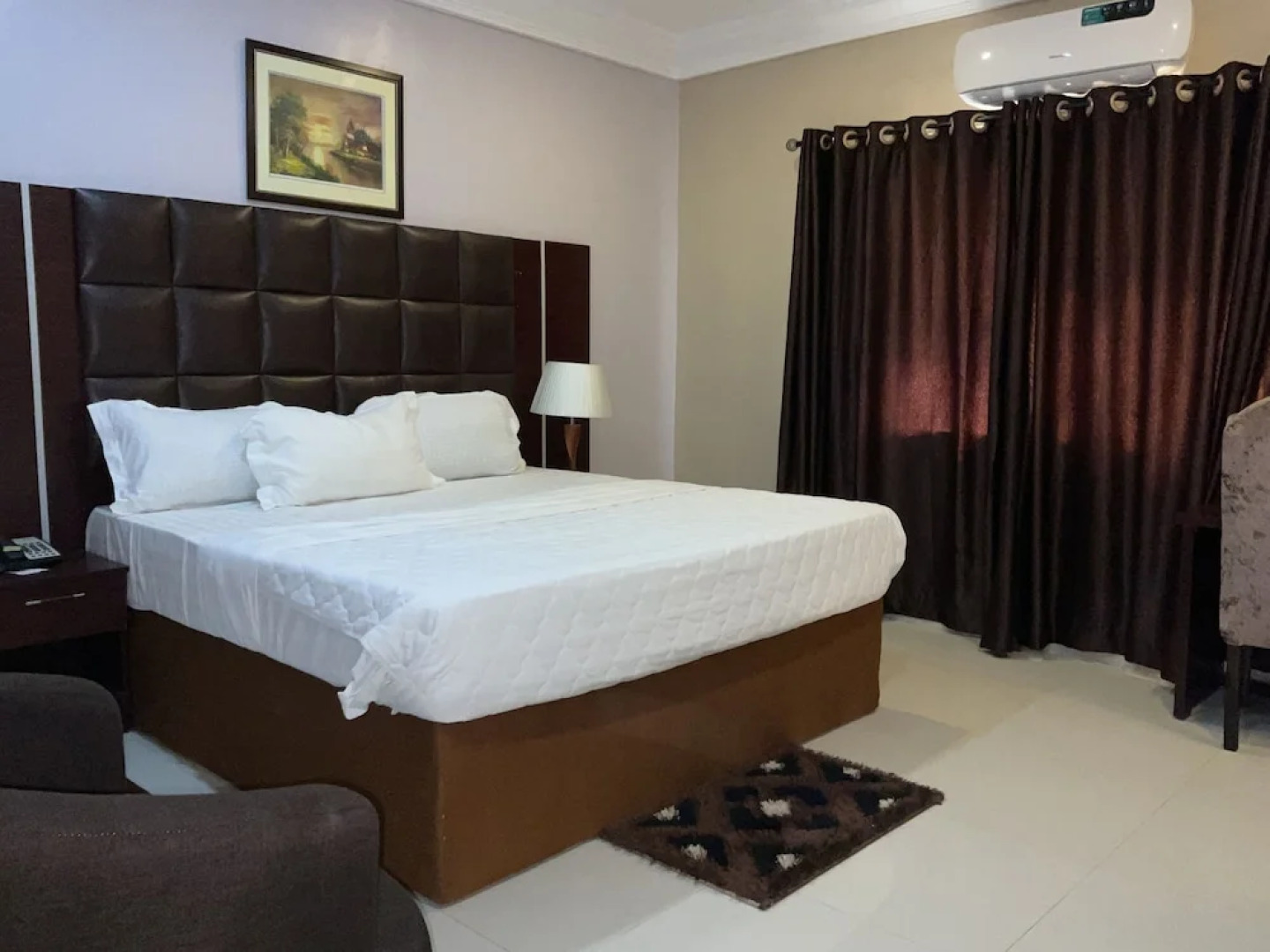 Lis Hotel And Suites