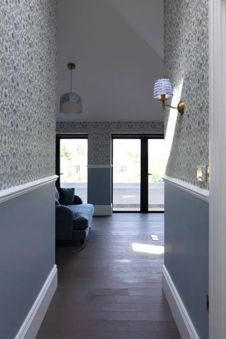 Thames Mansion - River View